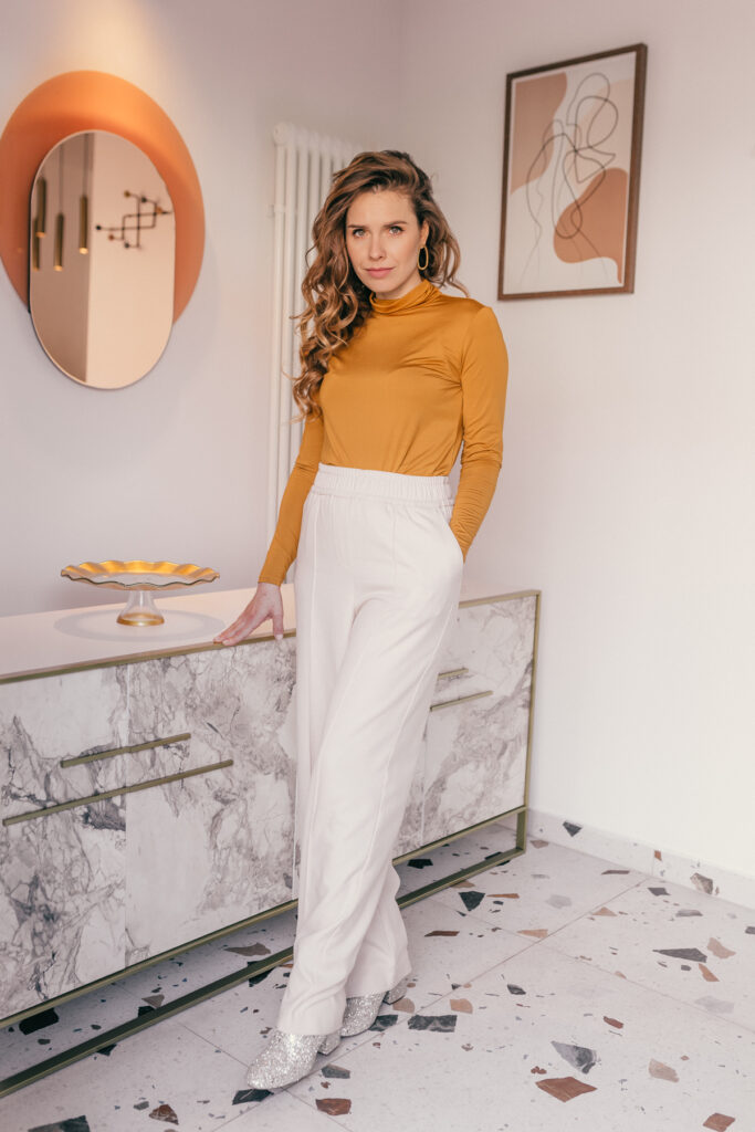 Aleksandra Kasprzycka KarmeLove Szczecin oferuje usługi: depilacja pastą cukrową ciała i twarzy, masaż kobido, face massage, sugaring
